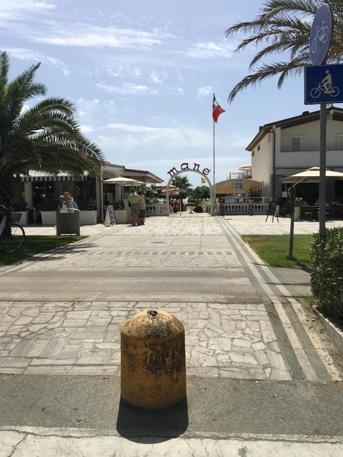 Hotel Mare Blu リド・ディ・カマイオーレ エクステリア 写真