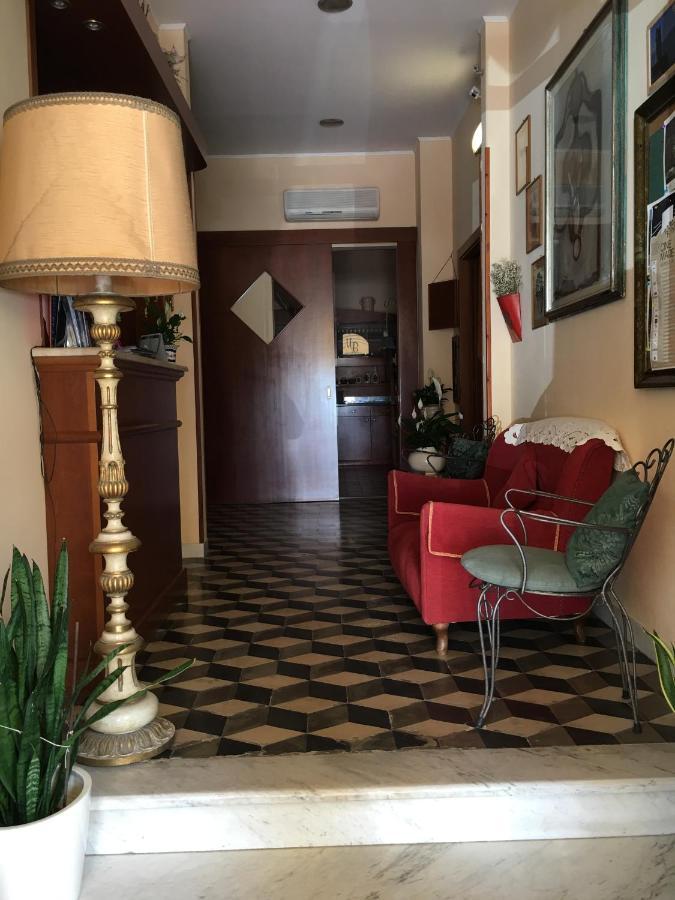 Hotel Mare Blu リド・ディ・カマイオーレ エクステリア 写真